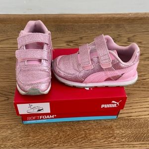 EXCELLENT condition Puma sparkle velcro sneakers (Sz 9)